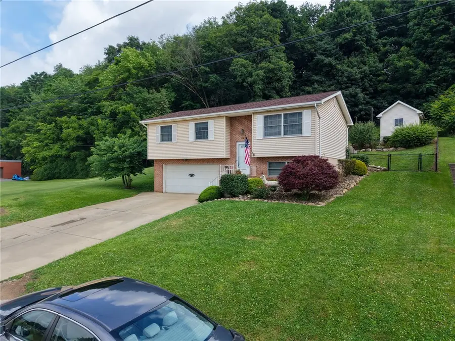 232 Hazen Ave, Ellwood City, PA 16117 - #2