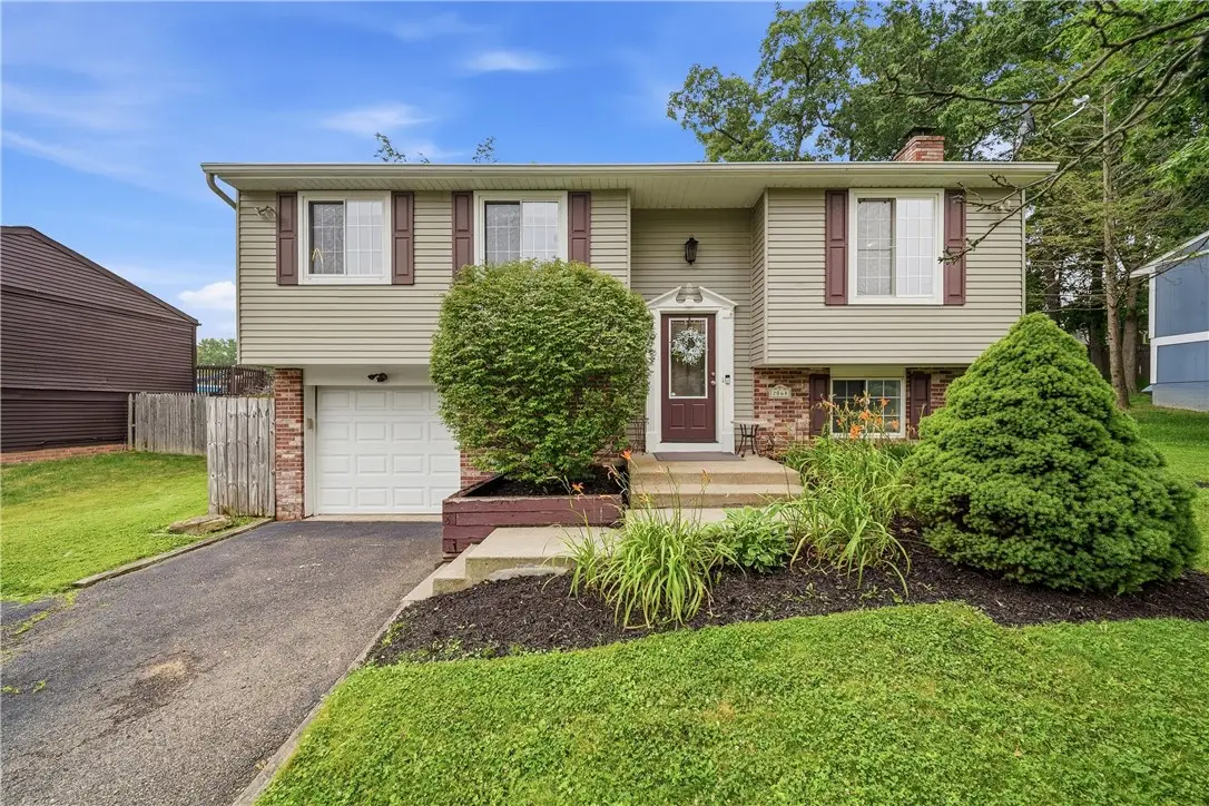 2068 Powell Rd, Cranberry, PA 16066 - #1