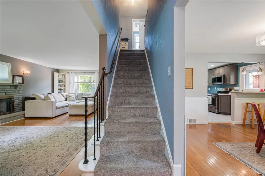 1253 Beagle Dr, Bethel Park, PA 15102 - #2