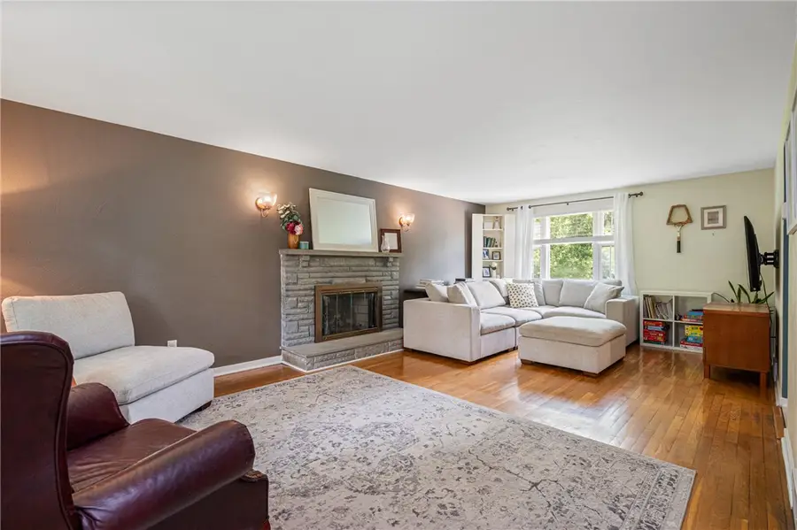 1253 Beagle Dr, Bethel Park, PA 15102 - #3