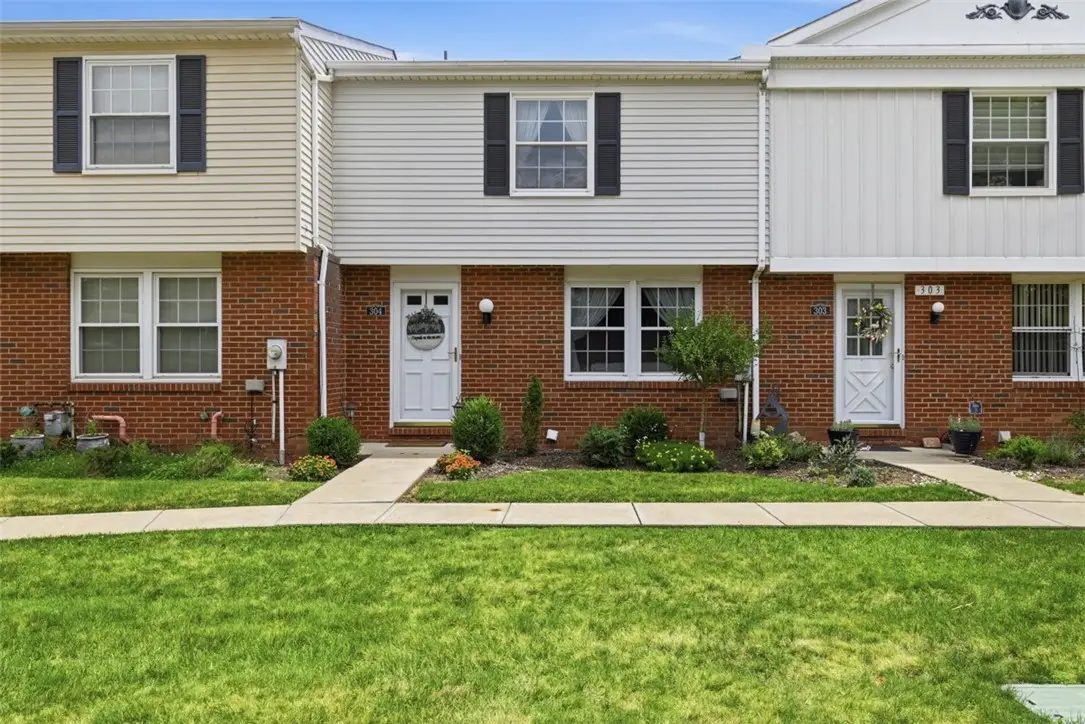 304 Countryside Dr, Robinson, PA 15136 - #1