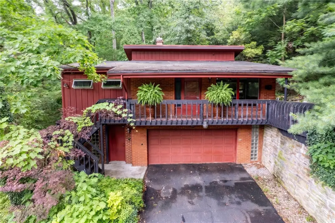 486 Woodlawn Ave, Jeannette, PA 15644 - #1