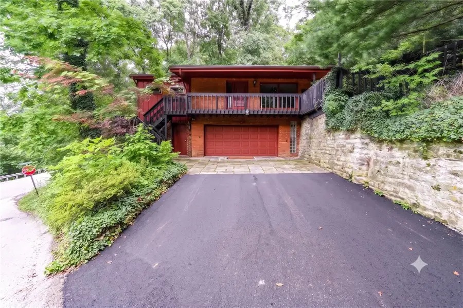 486 Woodlawn Ave, Jeannette, PA 15644 - #3