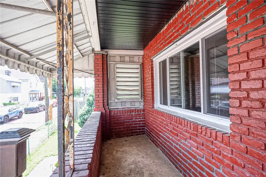 917 Robinson St, McKees Rocks, PA 15136 - #2