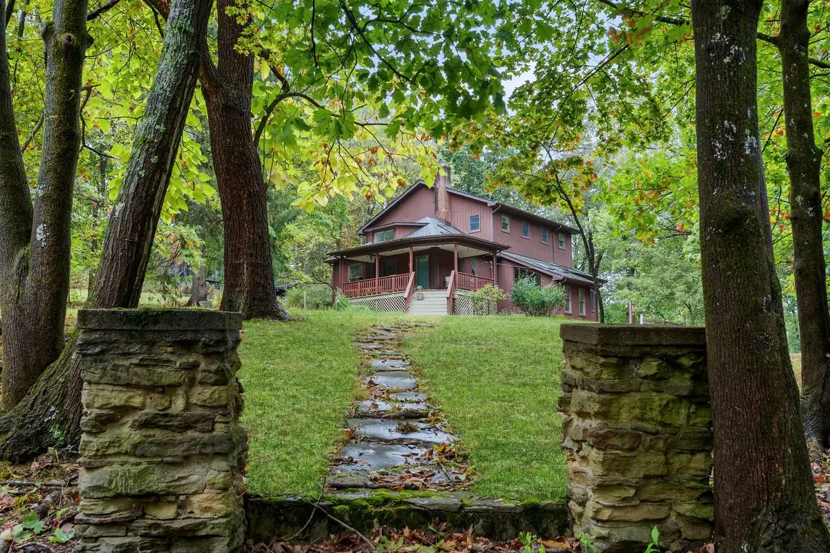 700 Woodland Rd, Bradfordwoods, PA 15015 - #1