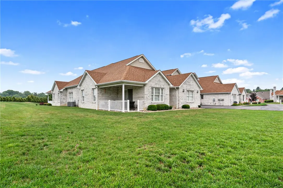 502 Stonecliff Ln, Butler, PA 16001 - #1