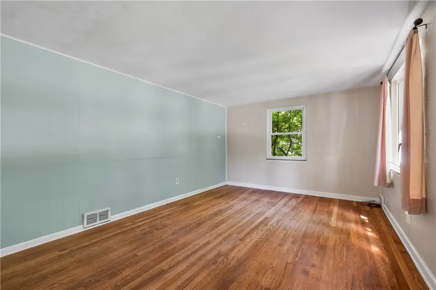 3210 Thornwood Dr, Bethel Park, PA 15102 - #2