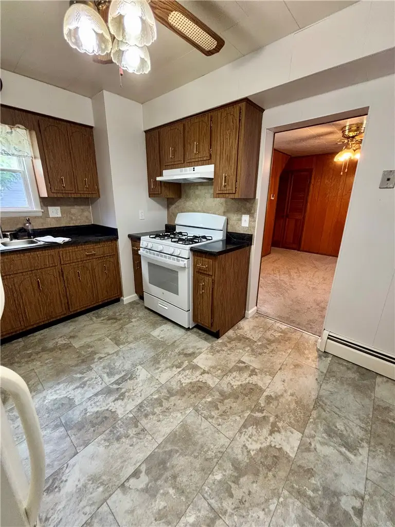 209 Crest Ave, Charleroi, PA 15022 - #2