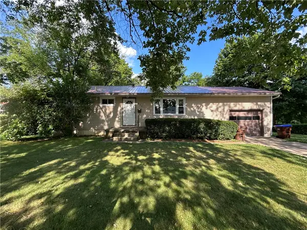 311 Hoon Ave, Farrell, PA 16121