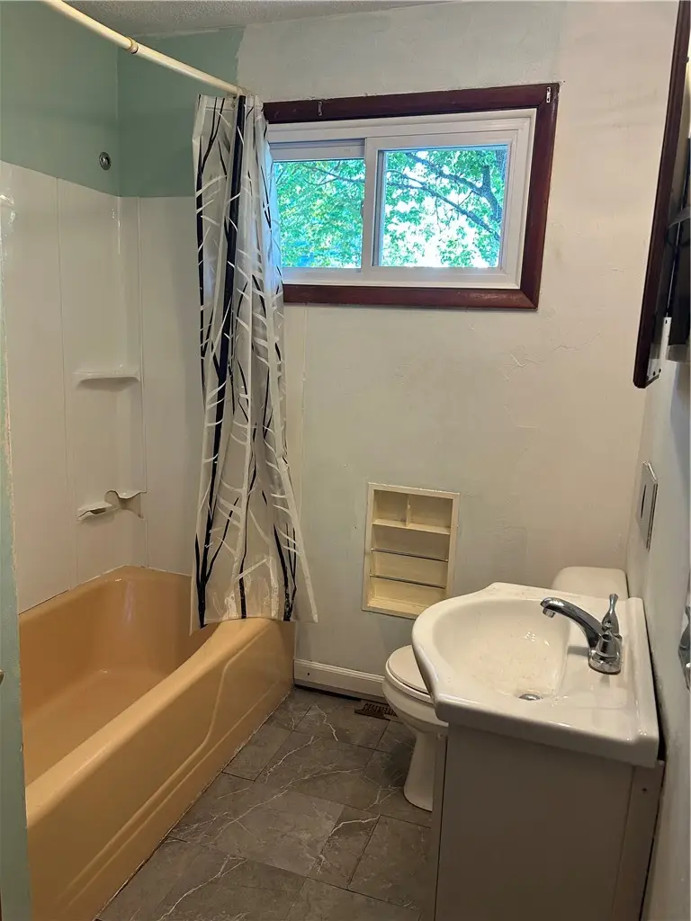 311 Hoon Ave, Farrell, PA 16121 - #3