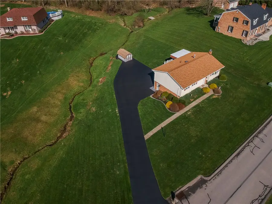 1123 Brookshire Dr, New Castle, PA 16101 - #2