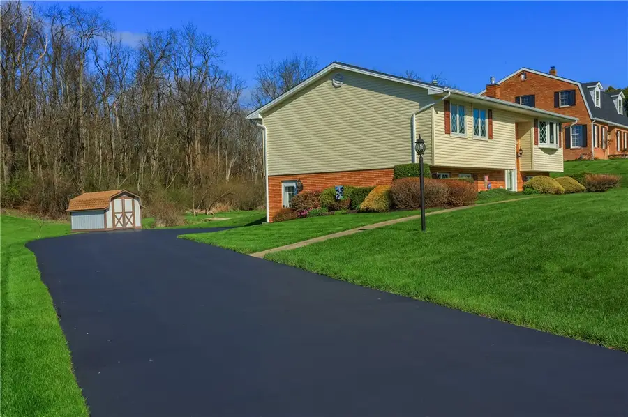 1123 Brookshire Dr, New Castle, PA 16101 - #3