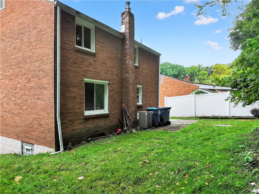 11400 Azalea Dr, Pittsburgh, PA 15235 - #2