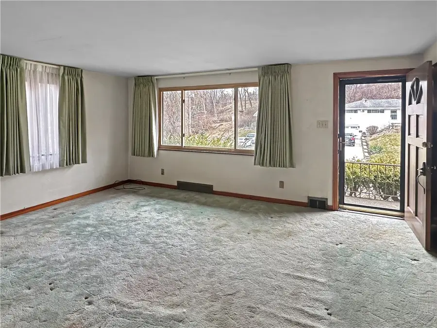 169 Cherrydell Dr, Pittsburgh, PA 15220 - #2