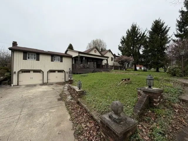 3458 Nearwood Dr, New Castle, PA 16101 - #2