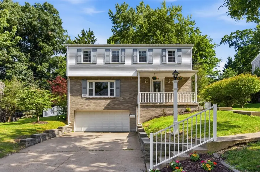 1318 Plantation Dr, Bethel Park, PA 15102 - #2