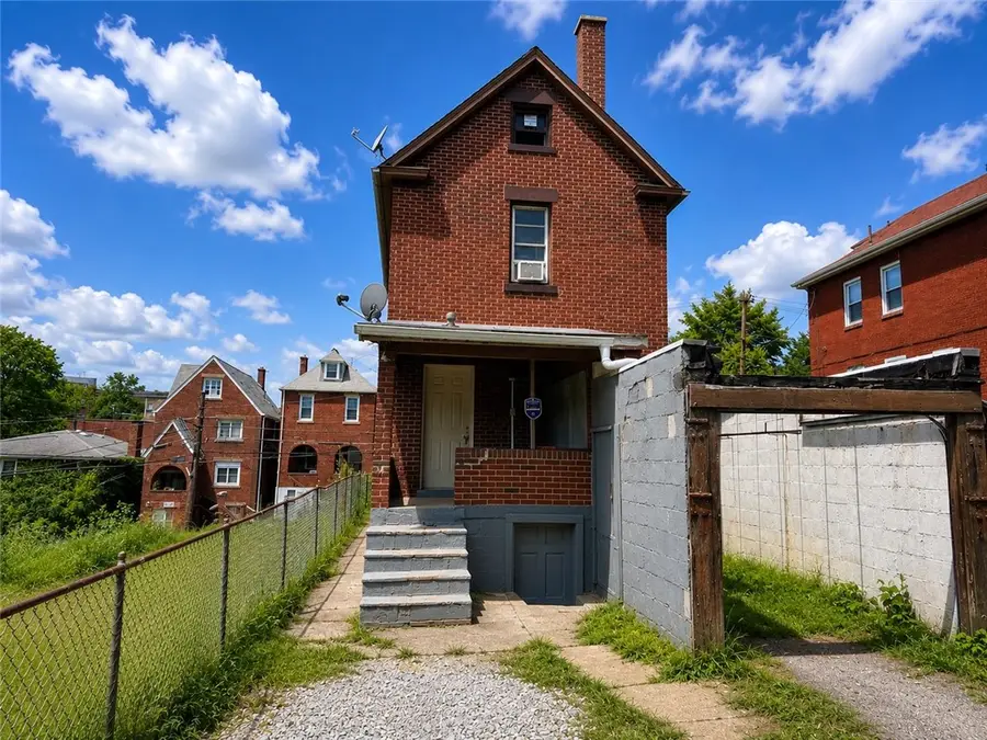 564 3rd St, Clairton, PA 15025 - #2