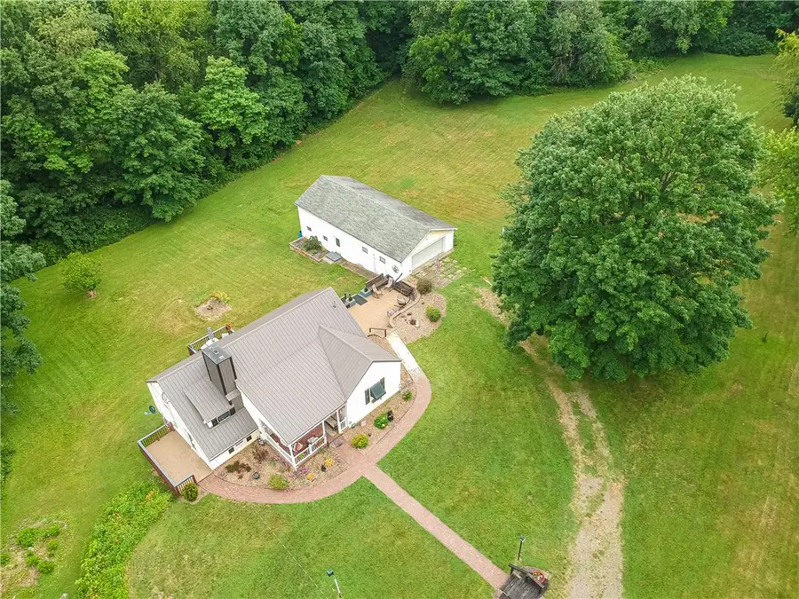 1720 Royal Dr, Ellwood City, PA 16117 - #2