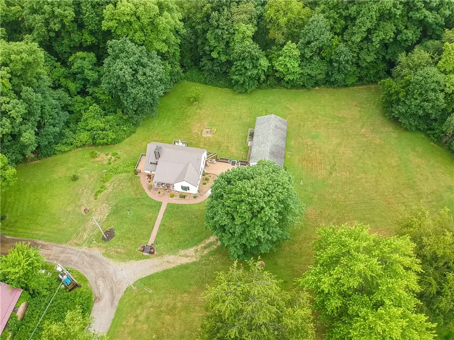 1720 Royal Dr, Ellwood City, PA 16117 - #3