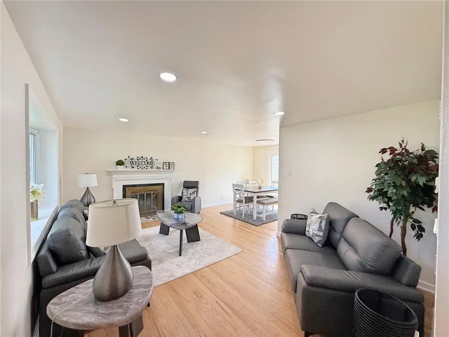 2429 Rose Garden Rd, Pittsburgh, PA 15220 - #2