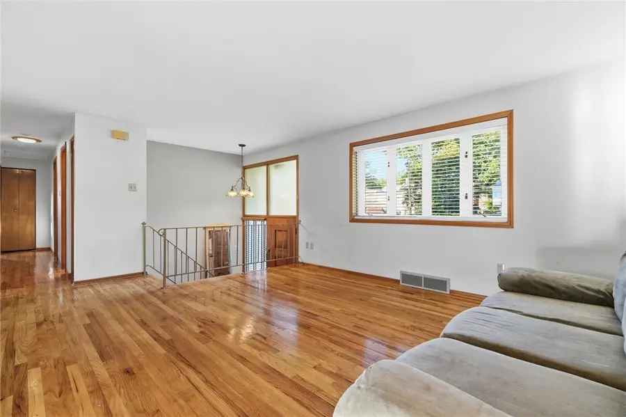 4 Gien Dr, Pittsburgh, PA 15209 - #3