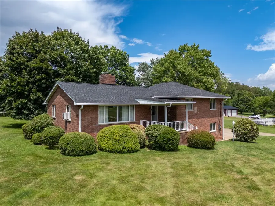 115 Hickory Dr, Beaver Falls, PA 15010 - #2