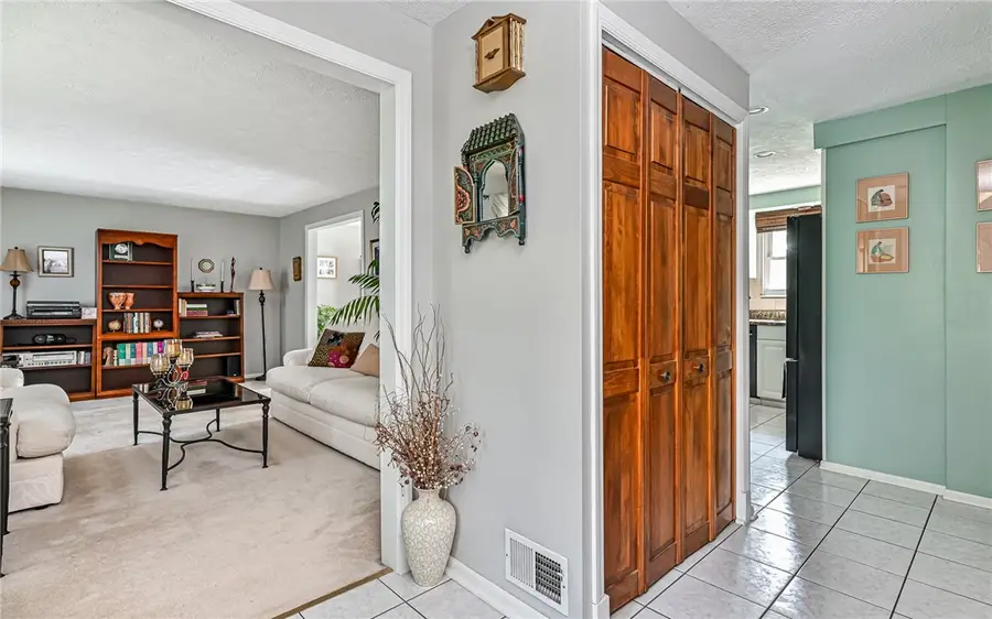 220 Kinvara Dr, Pittsburgh, PA 15237 - #2
