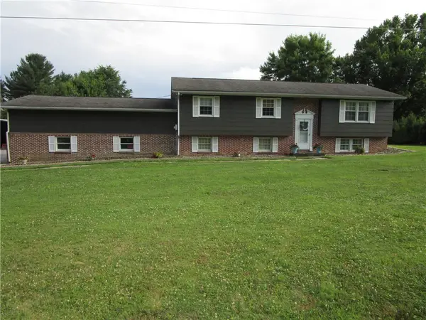 2872 Gull Ln, Transfer, PA 16154