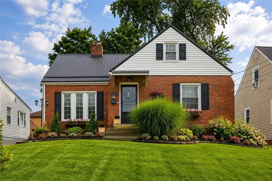 904 Plymouth Ln, Ellwood City, PA 16117 - #2
