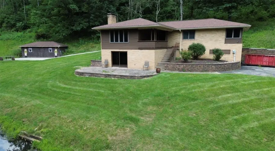 135 Phillips Rd, Burgettstown, PA 15021 - #2