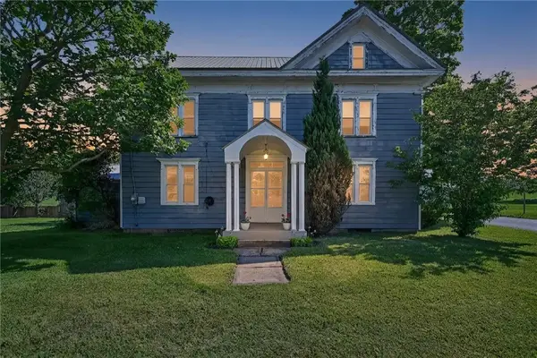 52 Pioneer Lake Rd, Commodore, PA 15729