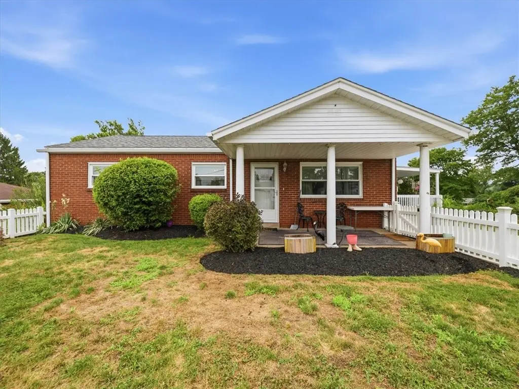 110 Crest Dr, Monaca, PA 15061 - #1
