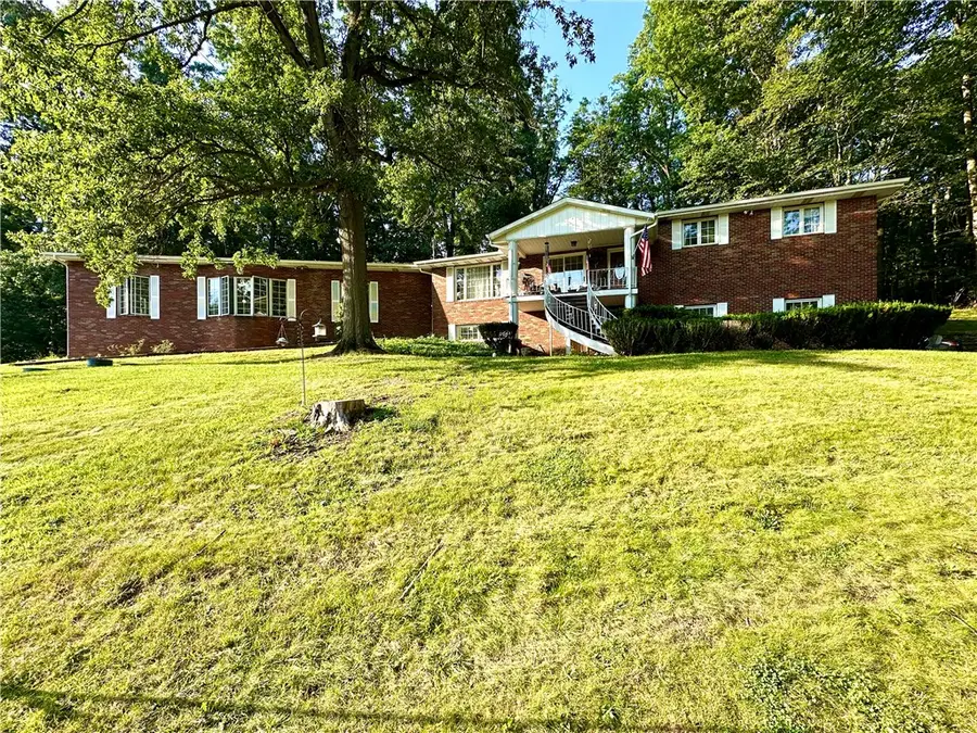 909 E Fairfield Ave, New Castle, PA 16105 - #3