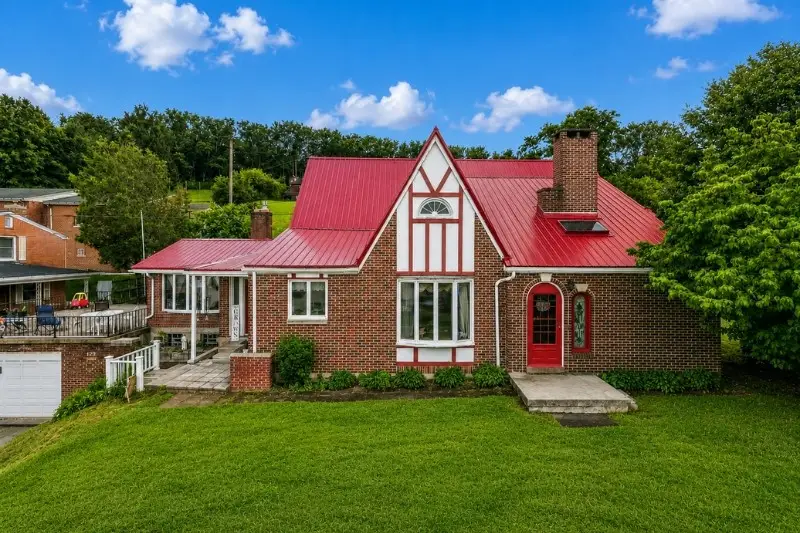 423 Huntingdon Rd, Yukon, PA 15698 - #1