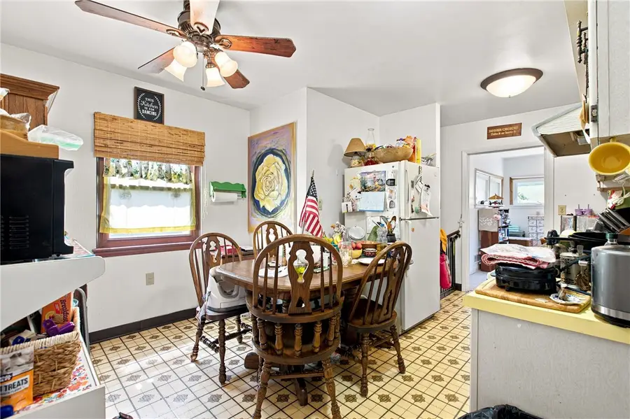 11 Charles St, Burgettstown, PA 15021 - #3