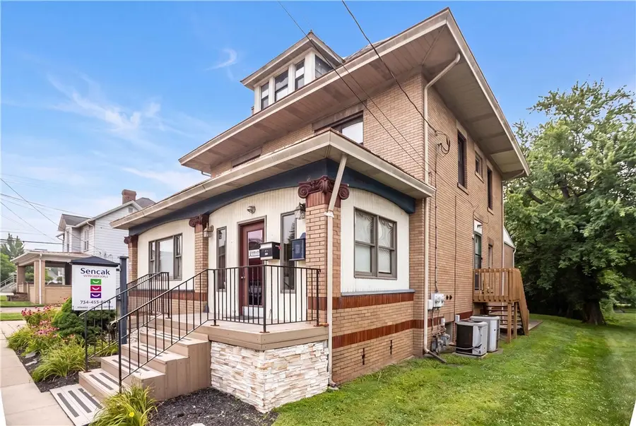 208 W New Castle St, Zelienople, PA 16063 - #2