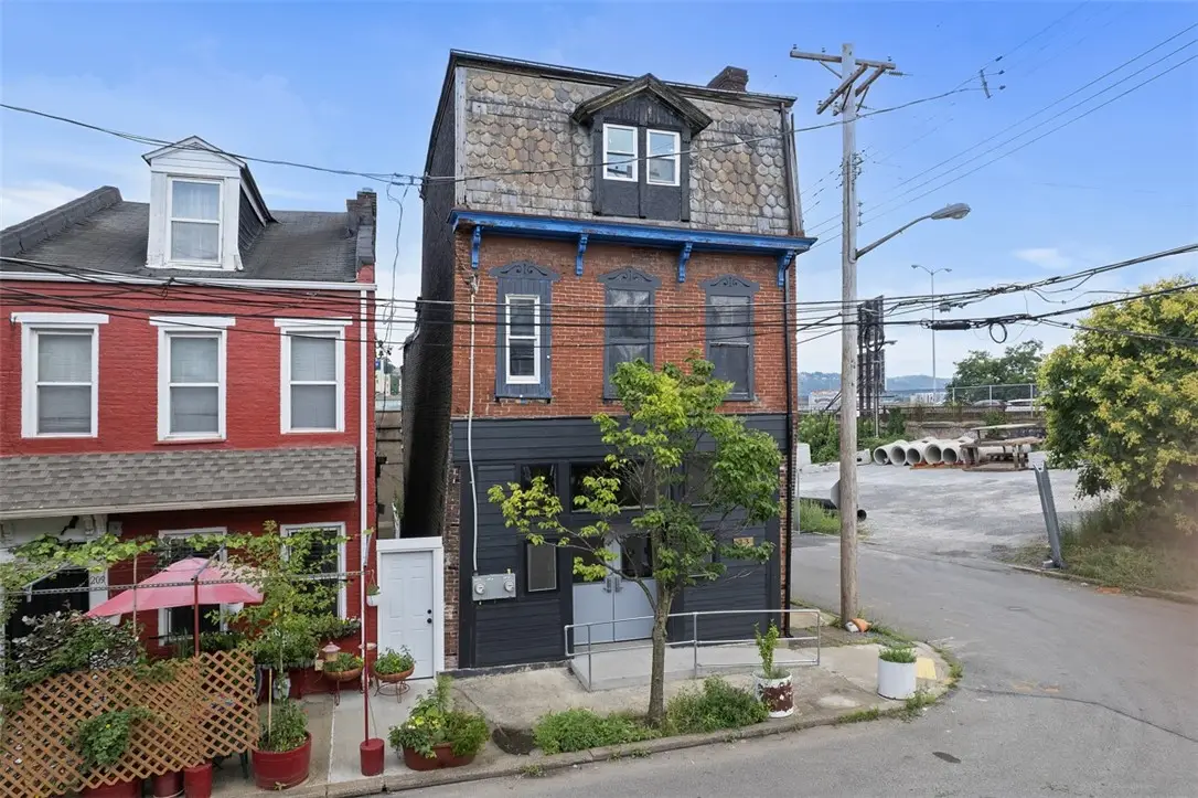 23 Seneca St, Pittsburgh, PA 15219 - #1