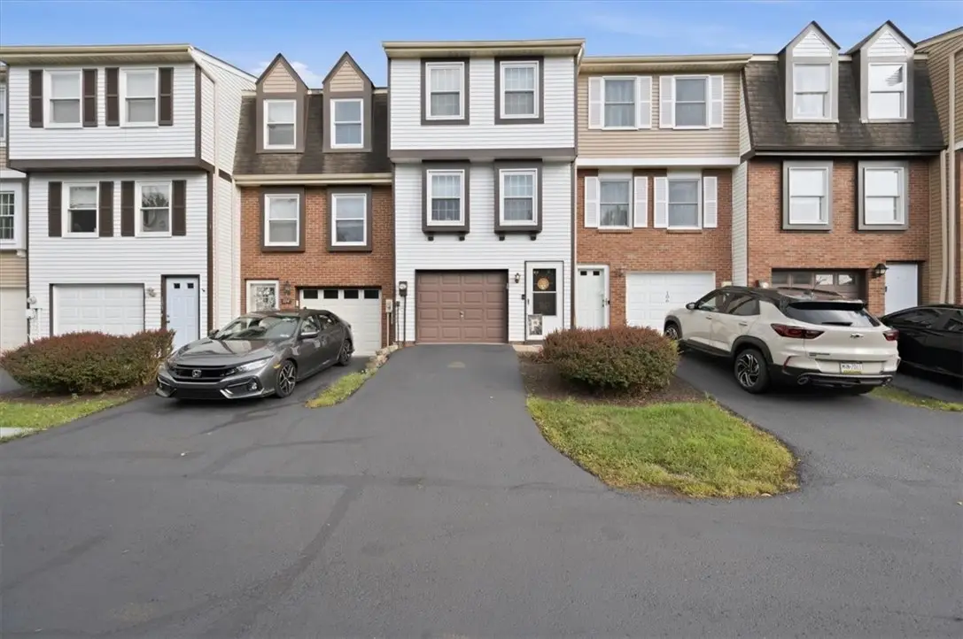 105 Bonnie Brae Dr, Coraopolis, PA 15108 - #1