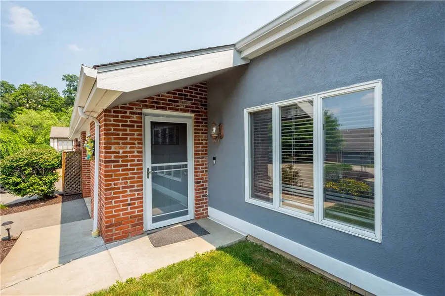 212 Queens Ct, Canonsburg, PA 15317 - #2