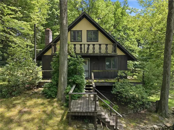 3109 Lake Rd, New Castle, PA 16102