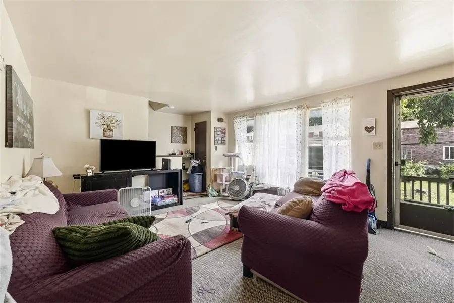 852 Killarney Dr, Pittsburgh, PA 15234 - #3