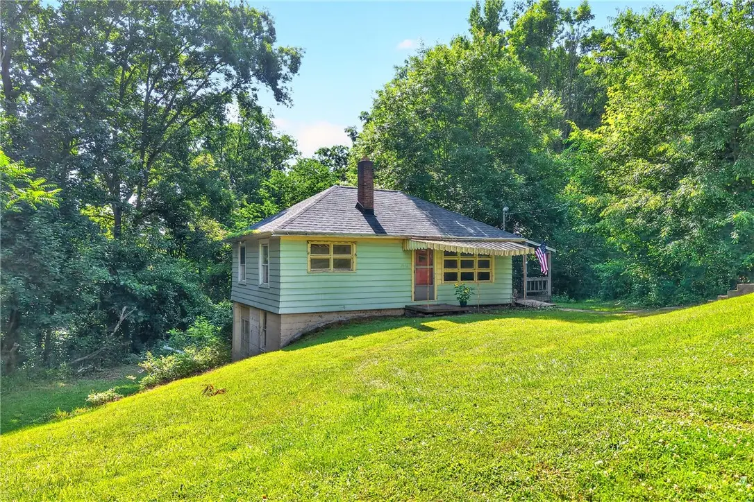 1715 Hoffman Ave., Ellwood City, PA 16117 - #1