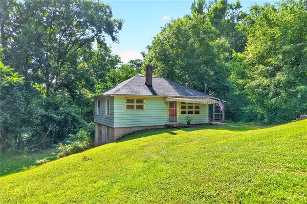 1715 Hoffman Ave., Ellwood City, PA 16117