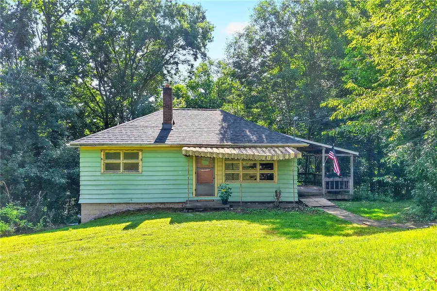 1715 Hoffman Ave., Ellwood City, PA 16117 - #3