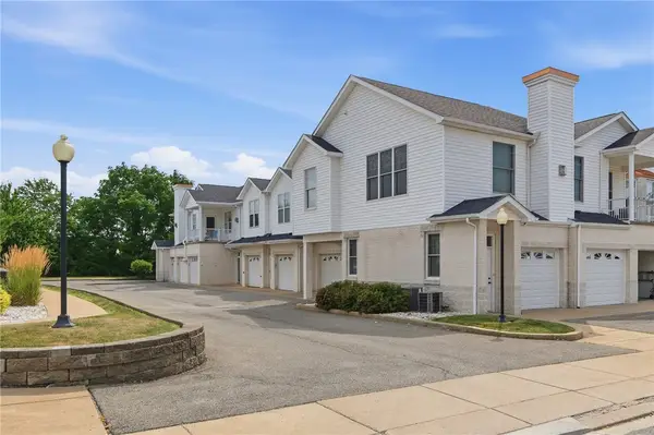 246 Adams Pointe Blvd #5, Mars, PA 16046