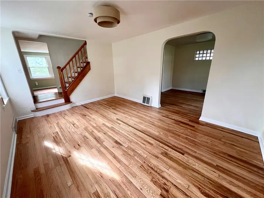 1532 Greencrest Dr, Pittsburgh, PA 15226 - #2