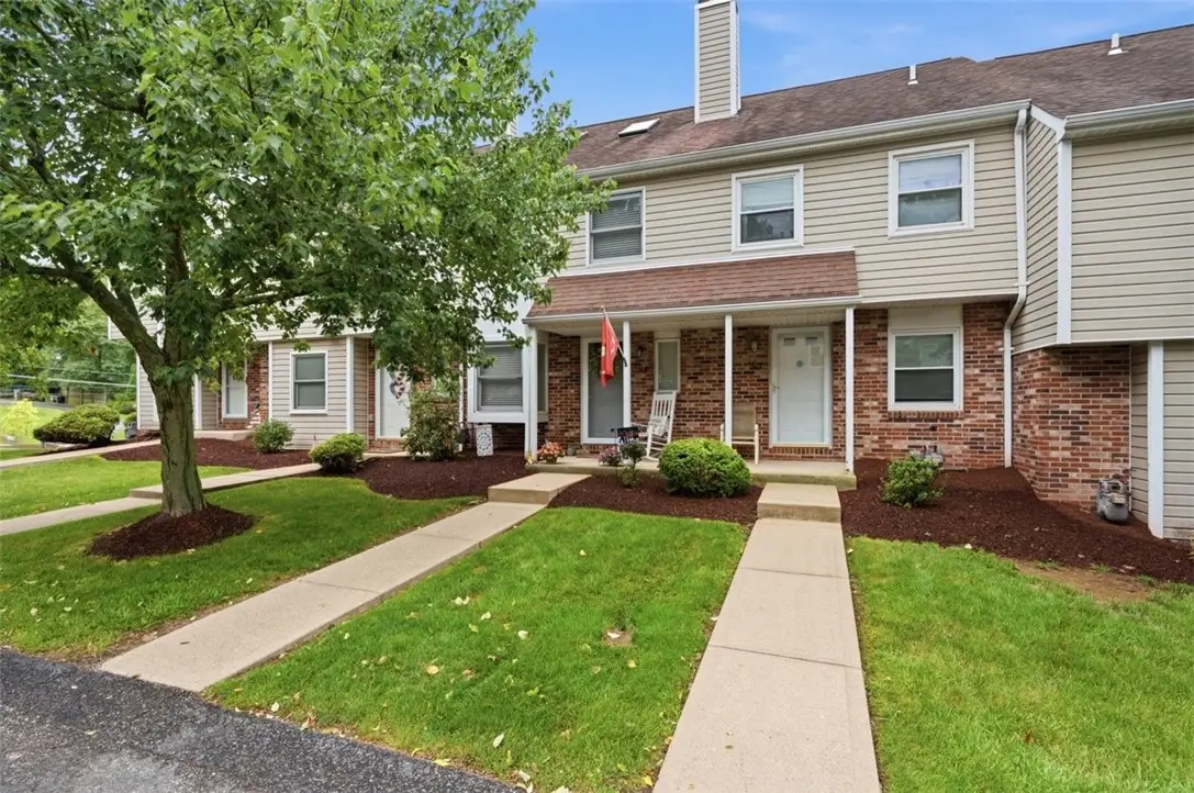 105 Old Village Ln, Bethel Park, PA 15102 - #1