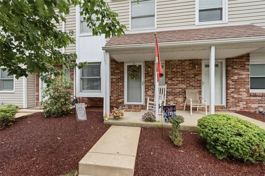 105 Old Village Ln, Bethel Park, PA 15102 - #2