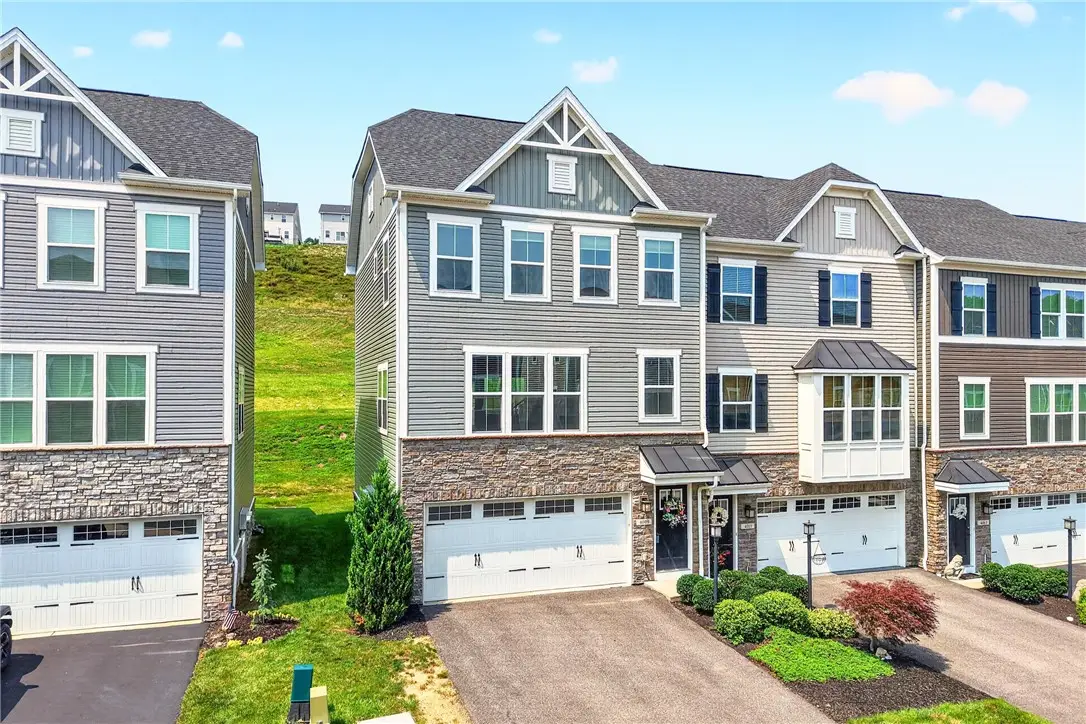 4009 Crown Dr, South Park, PA 15129 - #1