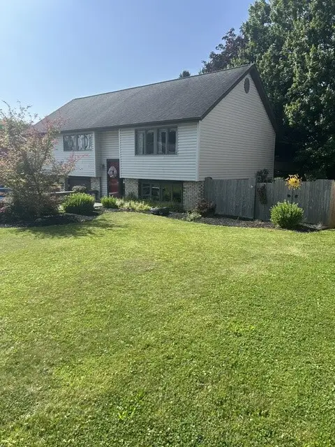 104 Woodbury Dr, Butler, PA 16001 - #1